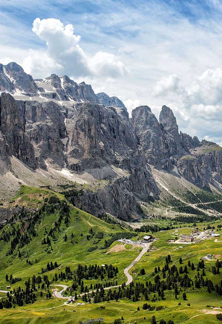 Best Tours in the Dolomites is together with Vélo